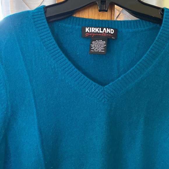 100% cashmere V-neck sweater - Picture 2 of 4